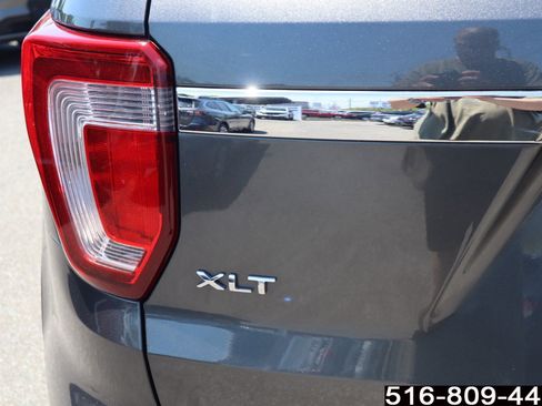 Used 2018 Ford Explorer XLT w/ Equipment Group 202A AWD/4WD image 31