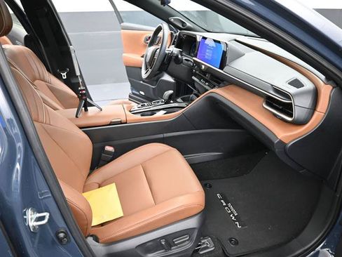 Used 2025 Toyota Crown Signia w/ Advanced Technology Package AWD/4WD image 16