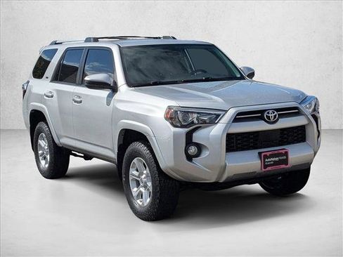 Used 2020 Toyota 4Runner SR5 image 3