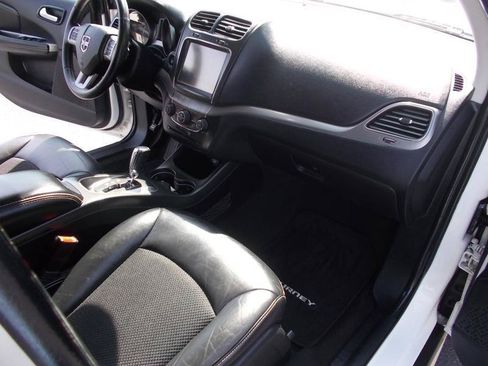 Used 2017 Dodge Journey Crossroad w/ Popular Equipment Group FWD image 21