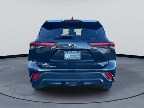 Used 2020 Toyota Highlander LE image 4