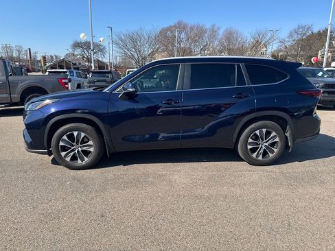 Used 2025 Toyota Highlander XLE image 4