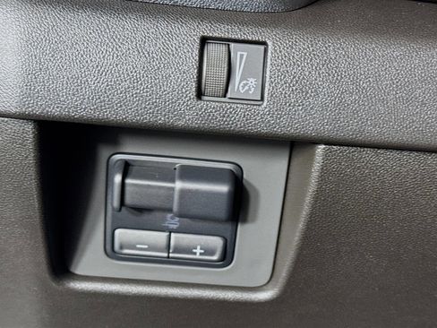 New 2025 GMC Canyon Elevation w/ Convenience Package image 10