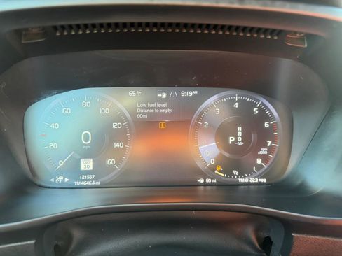 Used 2019 Volvo XC40 T5 Momentum AWD/4WD image 10