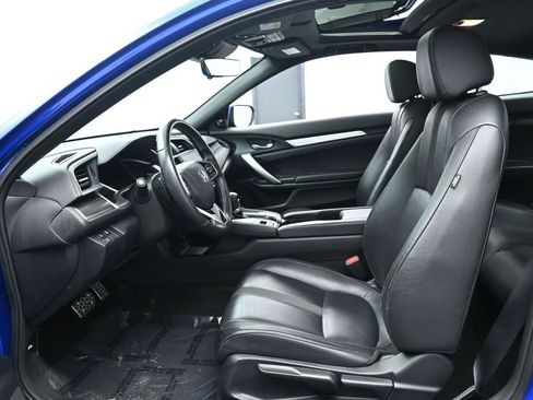 Used 2019 Honda Civic Touring image 11