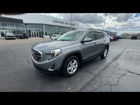 Used 2018 GMC Terrain SLE w/ Driver Convenience Package FWD image 4