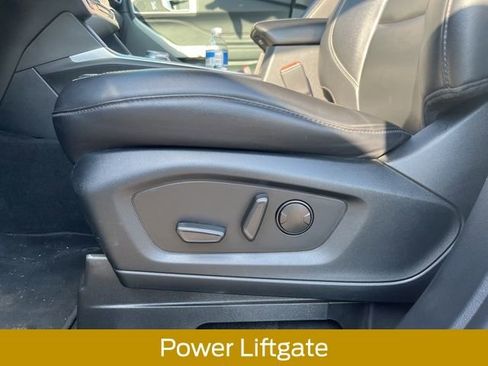 Certified 2022 Ford Explorer XLT w/ Equipment Group 202A image 17