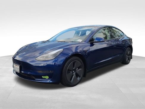 Used 2023 Tesla Model 3 Standard Range image 1
