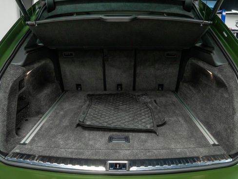 Used 2025 Bentley Bentayga image 18