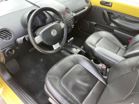 Used 2009 Volkswagen Beetle Coupe image 12