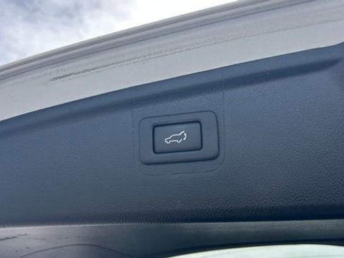 Used 2018 Subaru Outback 3.6R Touring image 38