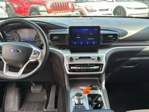 Used 2022 Ford Explorer XLT AWD/4WD image 12