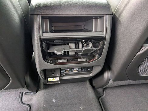 New 2025 Jeep Grand Cherokee Limited w/ Luxury Tech Group II image 32