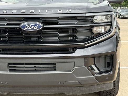 Used 2025 Ford Expedition Active AWD/4WD image 9
