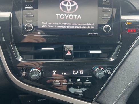 Used 2022 Toyota Camry SE w/ Cold Weather Package image 4