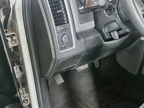 Used 2018 RAM 1500 Big Horn RWD image 16