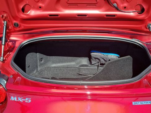 Certified 2022 MAZDA MX-5 Miata Club RWD image 19