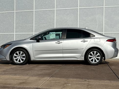 Used 2021 Toyota Corolla LE w/ Carpet Mat Package (TMS) image 7