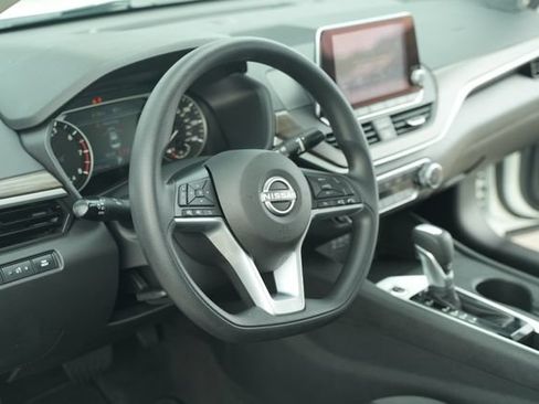 Used 2025 Nissan Altima 2.5 SV FWD image 26