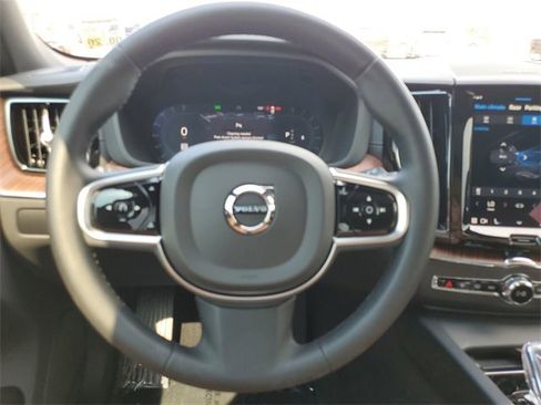 Used 2025 Volvo XC60 B5 Ultra w/ Protection Package Premier image 11