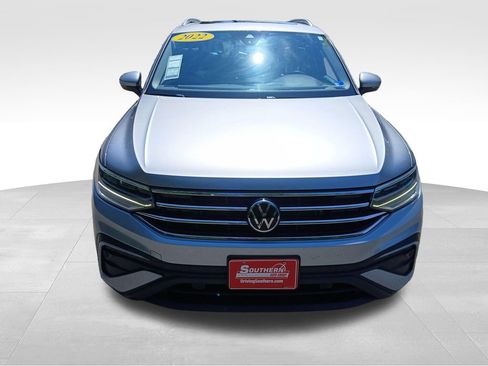 Used 2022 Volkswagen Tiguan SE AWD/4WD image 14
