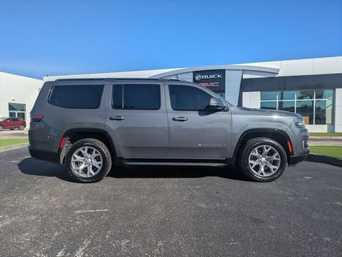 Used 2022 Jeep Wagoneer Series II AWD/4WD image 3