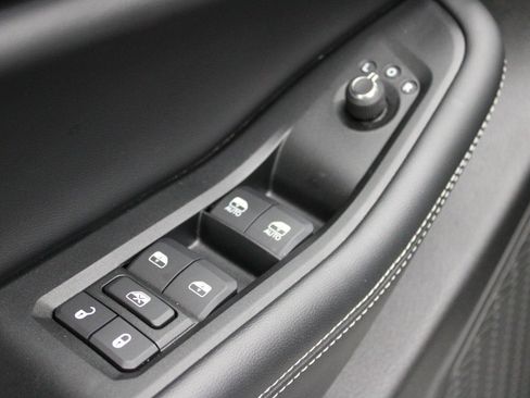 Used 2025 Jeep Grand Cherokee Laredo X image 17