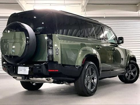 New 2026 Land Rover Defender 130 X-Dynamic SE image 4