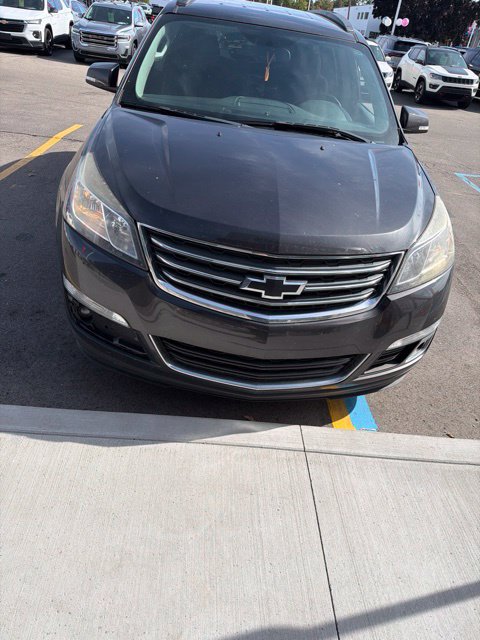 Used 2017 Chevrolet Traverse LT w/ Style and Technology Package FWD image 2