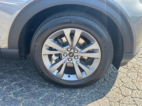 Used 2023 Ford Explorer XLT w/ XLT Sport Appearance Package AWD/4WD image 10