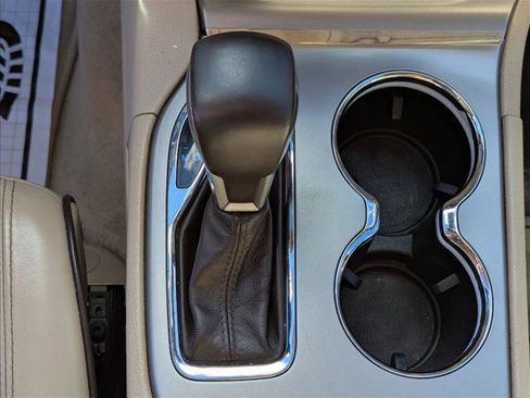 Used 2019 Jeep Grand Cherokee Overland image 12