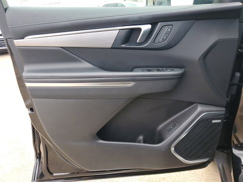 Used 2025 Buick Enclave Preferred image 19