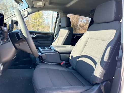 New 2026 GMC Sierra 1500 SLE image 13