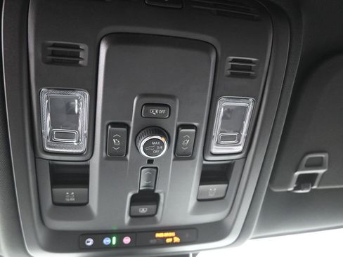 Used 2025 Chevrolet Suburban Premier image 13