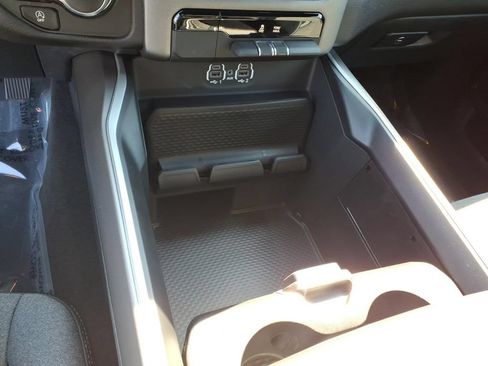 Used 2022 RAM 1500 Big Horn AWD/4WD image 13
