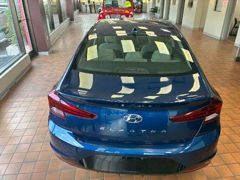 Used 2023 Hyundai Elantra SEL w/ Convenience Package image 10