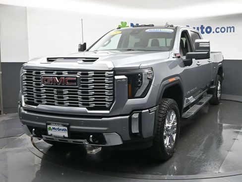 Used 2024 GMC Sierra 2500 Denali w/ Technology Package AWD/4WD image 17