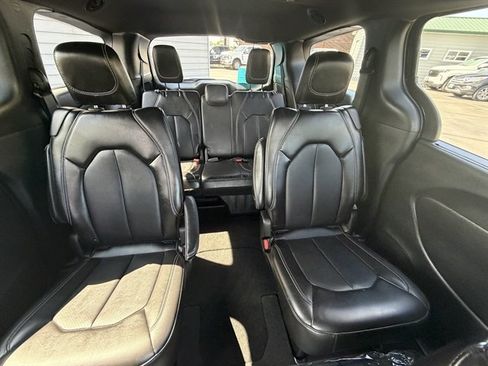 Used 2025 Chrysler Pacifica Select FWD image 47