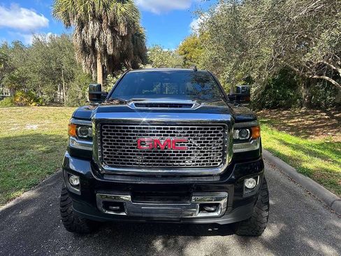 Used 2017 GMC Sierra 2500 Denali w/ Duramax Plus Package image 2