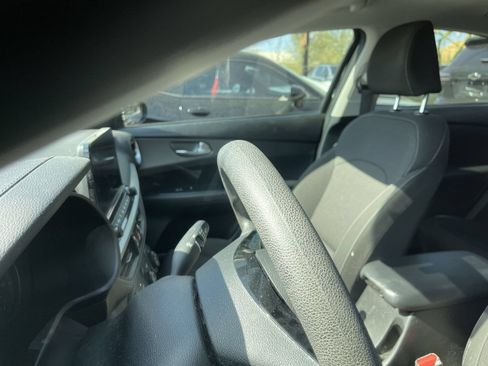 Used 2020 Kia Forte LXS FWD image 11