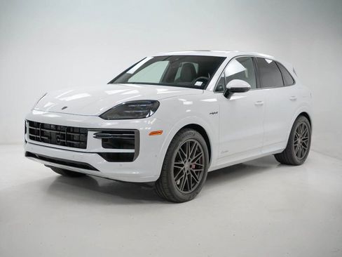 Certified 2025 Porsche Cayenne Turbo image 1