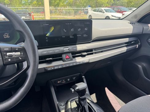 Used 2025 Kia K4 FWD image 17