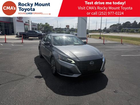 Used 2025 Nissan Altima 2.5 SV FWD image 1