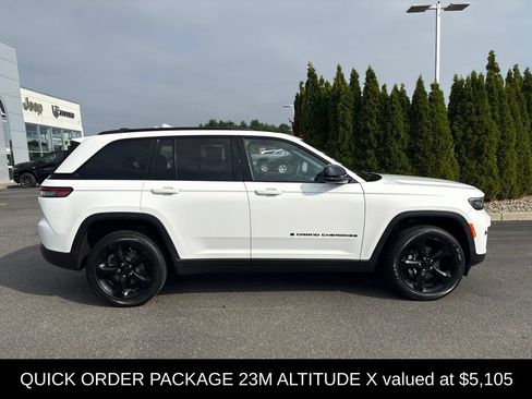 Certified 2025 Jeep Grand Cherokee Altitude AWD/4WD image 2