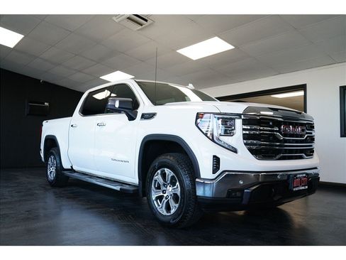 Used 2022 GMC Sierra 1500 SLT w/ SLT Premium Plus Package AWD/4WD image 1