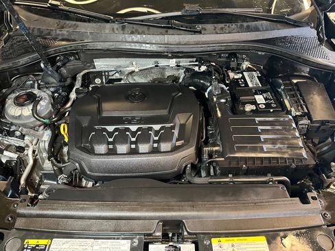 Used 2021 Volkswagen Tiguan SE w/ Panoramic Sunroof Package AWD/4WD image 25