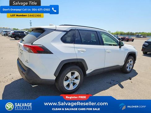 Used 2019 Toyota RAV4 LE w/ Carpet Mat Package AWD/4WD image 4