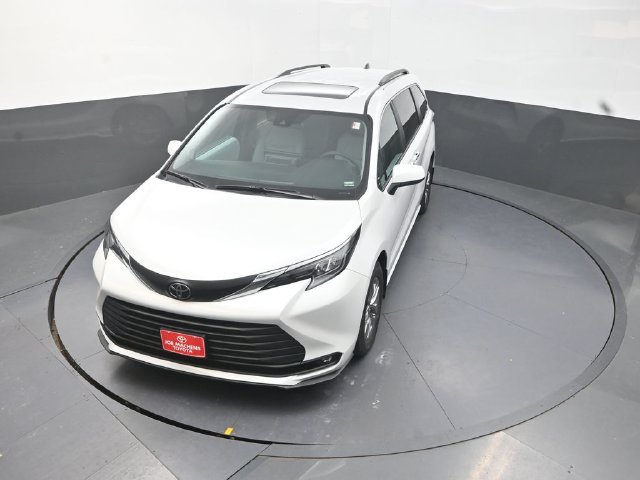 Used 2026 Toyota Sienna XLE FWD image 23