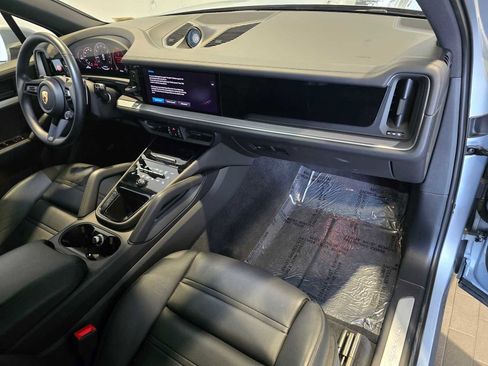 Used 2024 Porsche Cayenne image 13