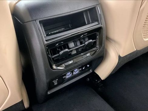 Used 2023 Jeep Grand Cherokee Limited AWD/4WD image 9